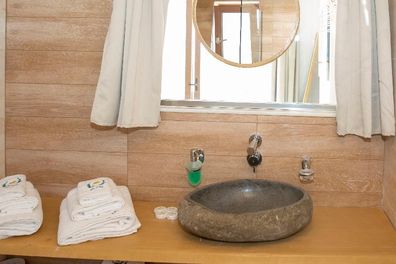 Alia suites & Alia beachfront suites and spa - Oda
