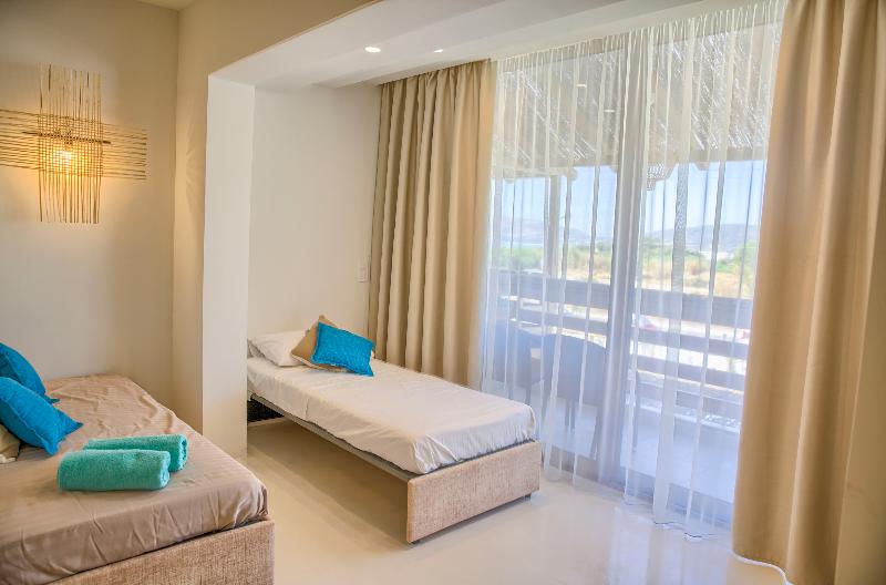 Alia suites & Alia beachfront suites and spa - Oda