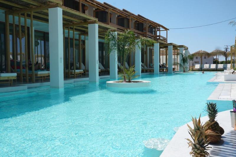 Alia suites & Alia beachfront suites and spa - Havuz