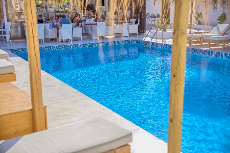 Alia suites & Alia beachfront suites and spa - Havuz