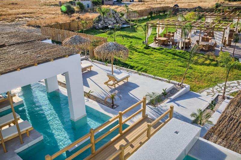 Alia suites & Alia beachfront suites and spa - Havuz