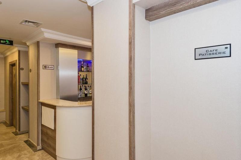 Alphonse Hotel - Lobi