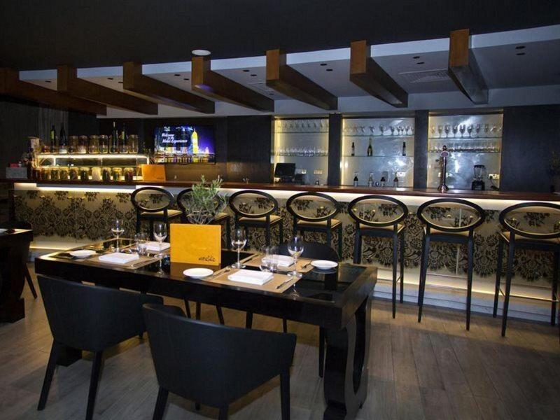 Best Plaza West Bay Hotel - Bar