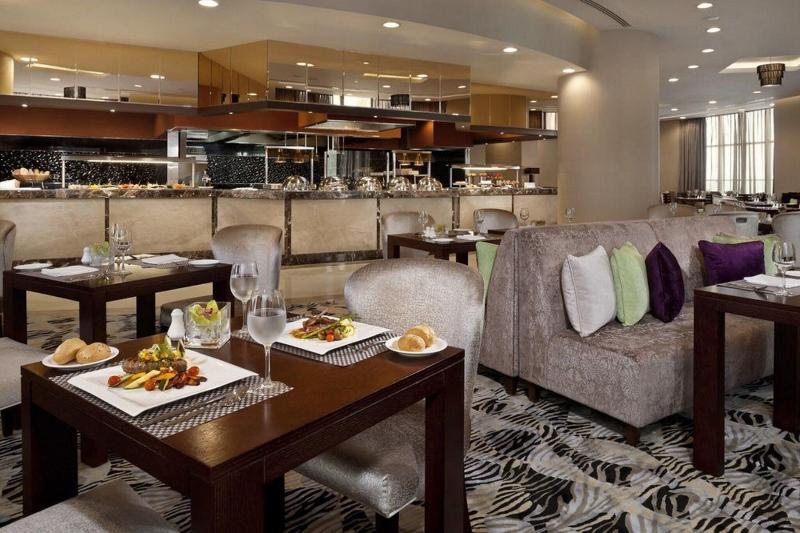 Best Plaza West Bay Hotel - Restoran