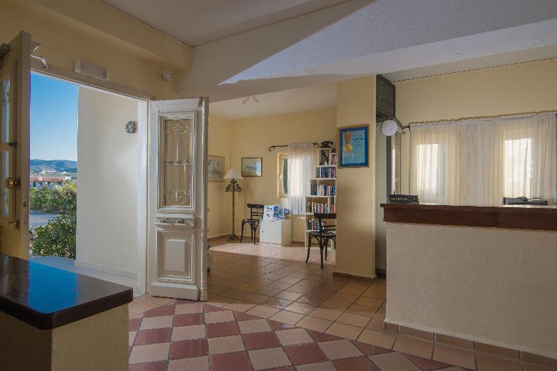Ourania Apartments - Lobi