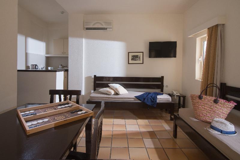 Ourania Apartments - Oda