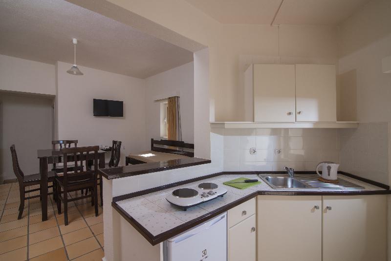 Ourania Apartments - Oda