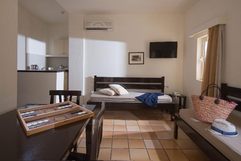Ourania Apartments - Oda
