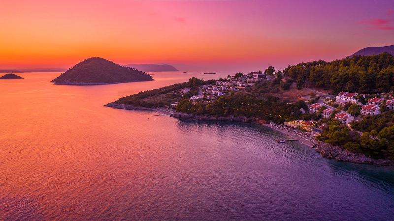 Adrina Beach Axte - Genel