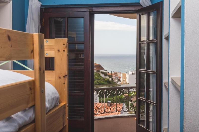 Ericeira Chill Hill Hostel & Private Rooms - Oda