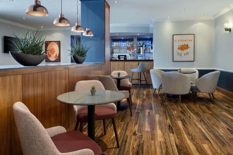 Delta Hotels by Marriott Peterborough - Lobi