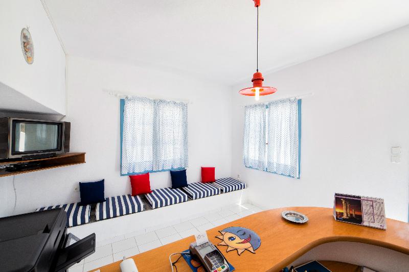 Fivos Apartments - Lobi