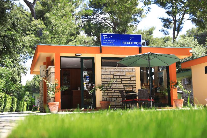 Mediterranean village San Antonio - Lobi