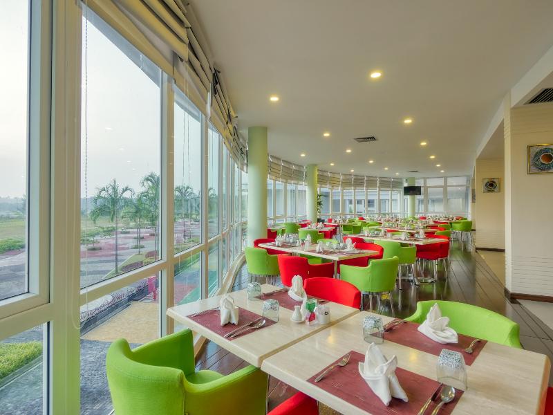 Grand Lagoi Hotel by Nirwana Gardens - Restoran