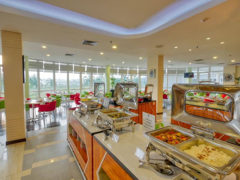 Grand Lagoi Hotel by Nirwana Gardens - Restoran