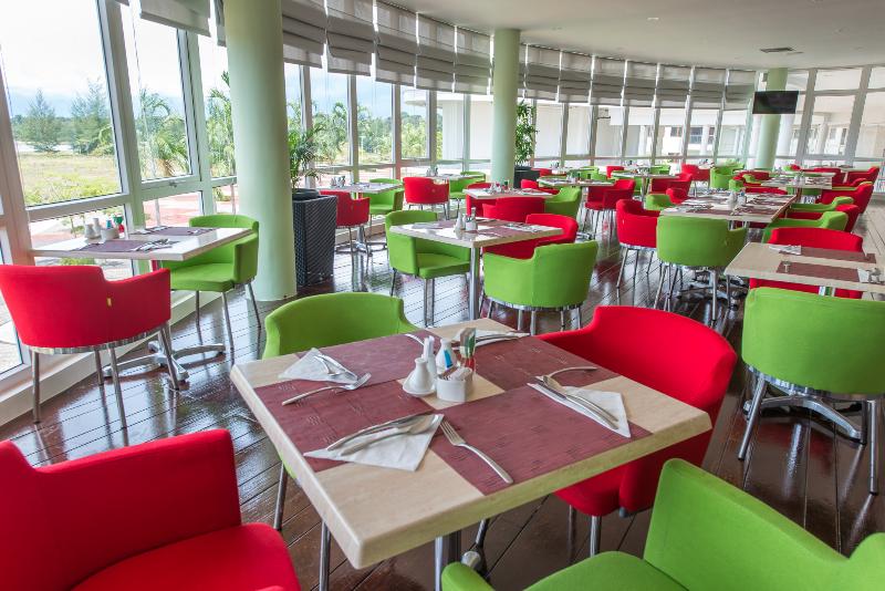 Grand Lagoi Hotel by Nirwana Gardens - Restoran