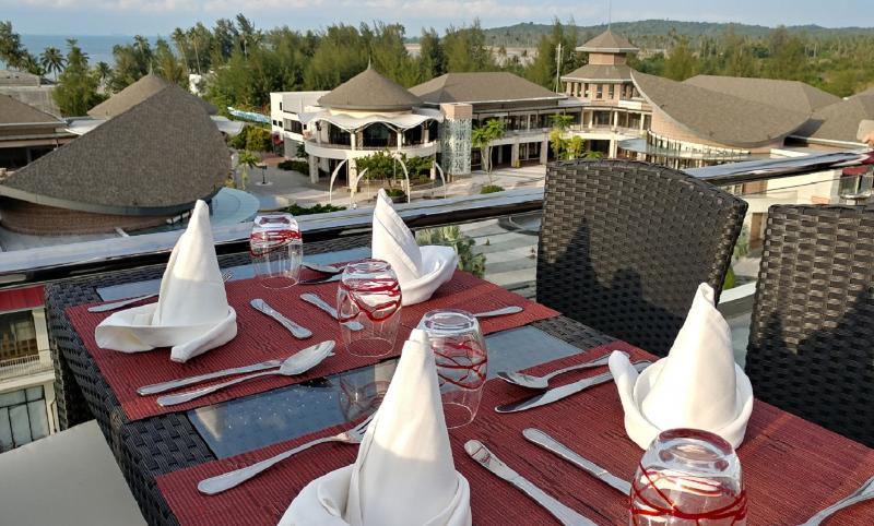 Grand Lagoi Hotel by Nirwana Gardens - Restoran
