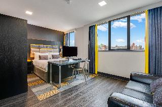 Roomzzz Chester City fotoÄŸrafÄ±