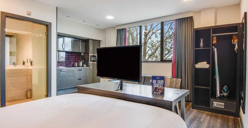 Roomzzz Chester City - Oda