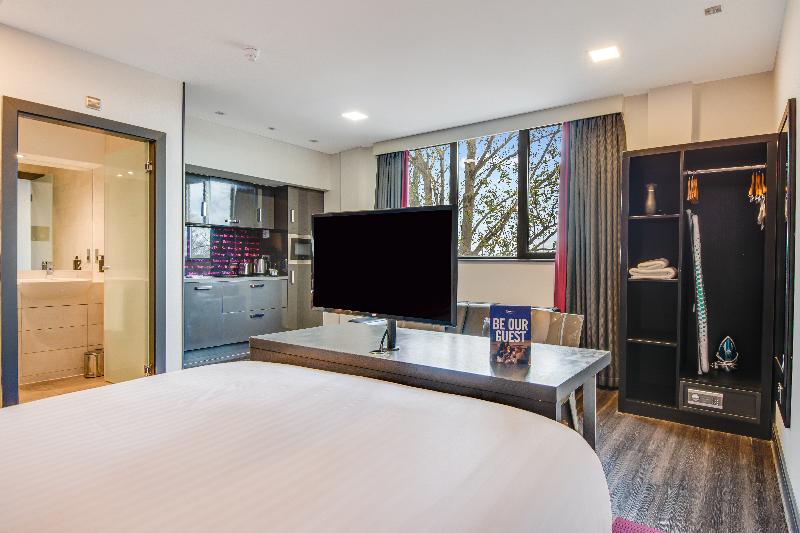 Roomzzz Chester City - Oda