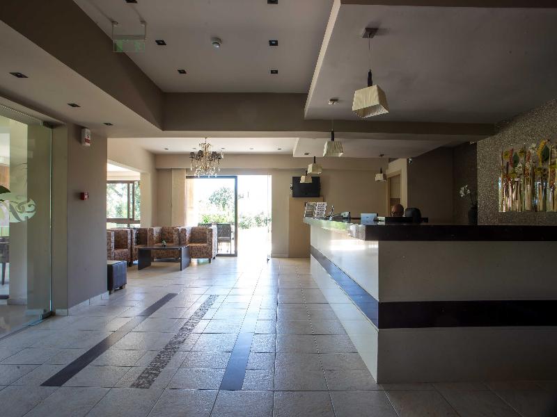 Santa Helena Hotel - Lobi