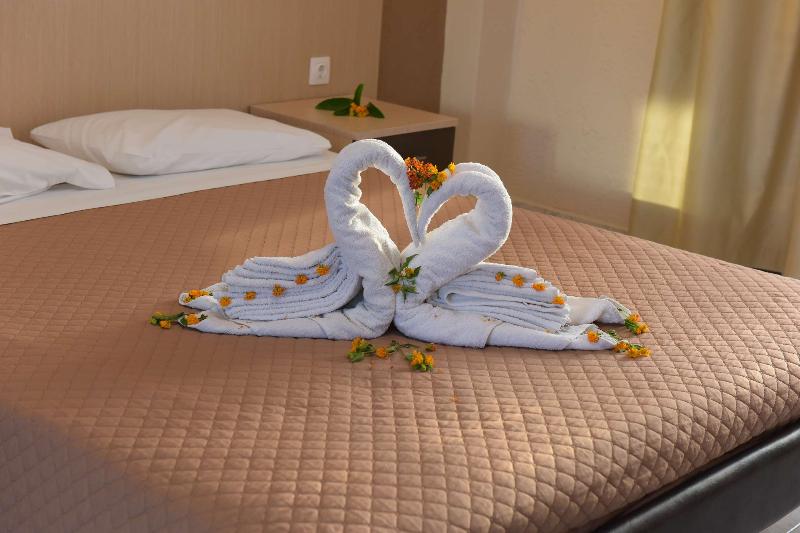 Santa Helena Hotel - Oda
