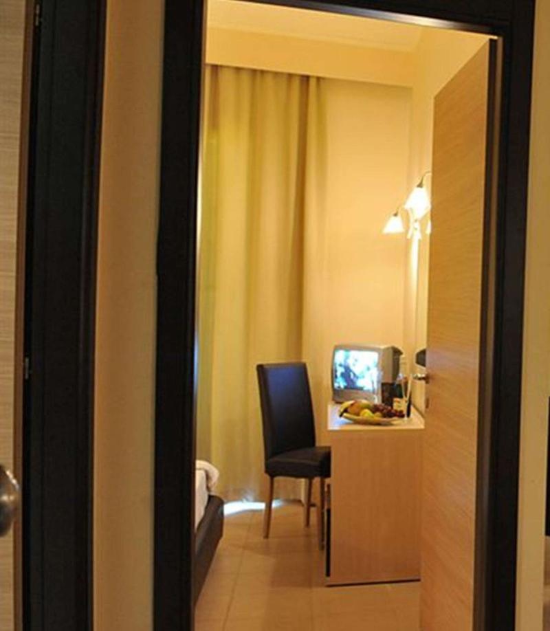 Santa Helena Hotel - Oda