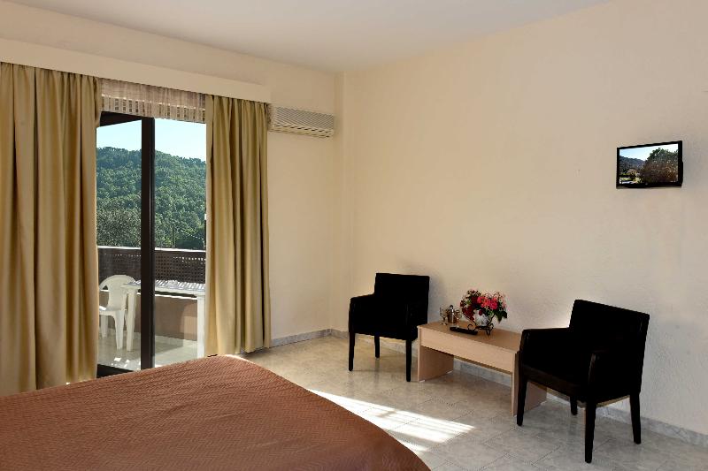 Santa Helena Hotel - Oda