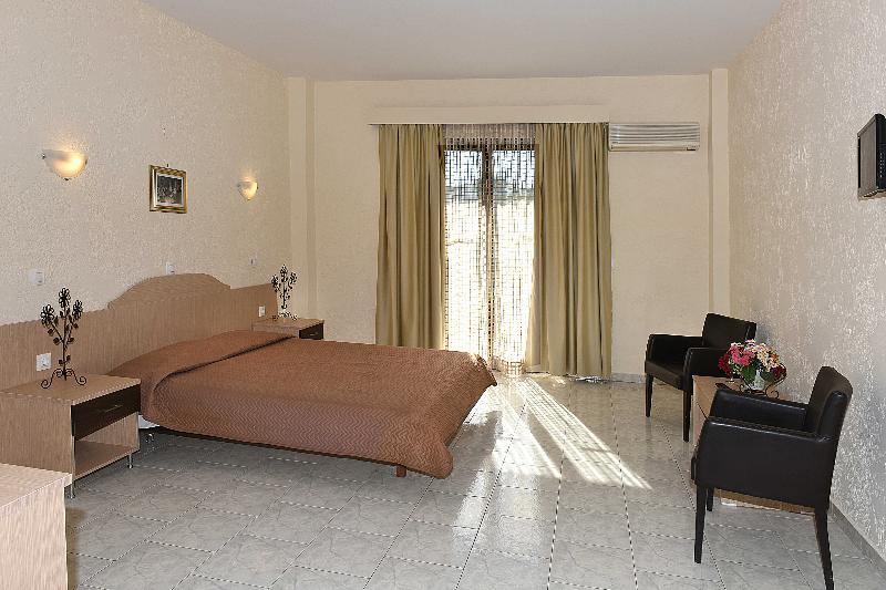 Santa Helena Hotel - Oda