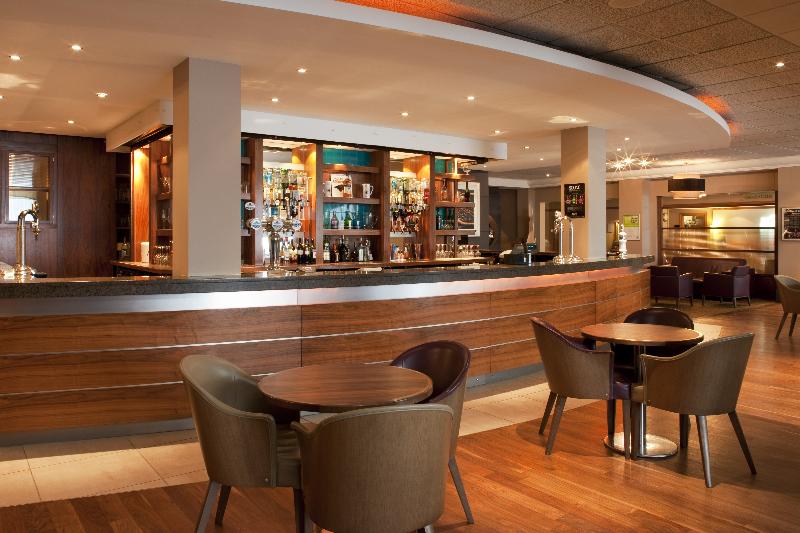 DoubleTree by Hilton London Elstree - Bar