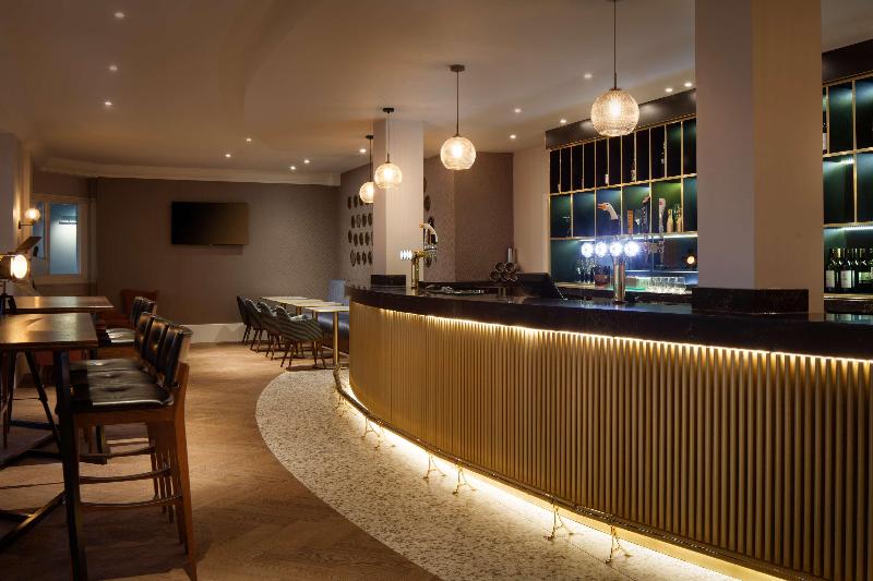 DoubleTree by Hilton London Elstree - Bar