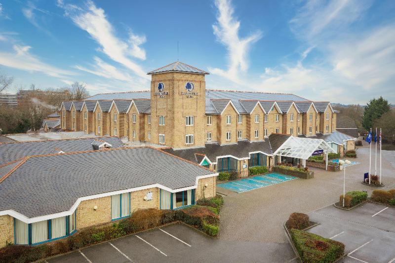 DoubleTree by Hilton London Elstree - Genel