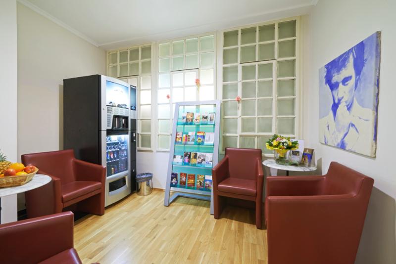 DaunTown Rooms Hotel Pension Self check in - Lobi