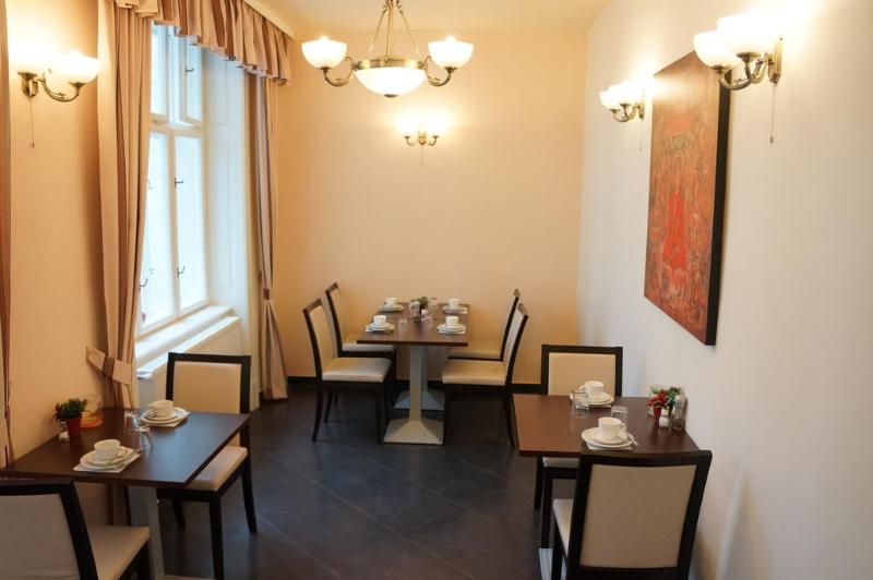 DaunTown Rooms Hotel Pension Self check in - Restoran