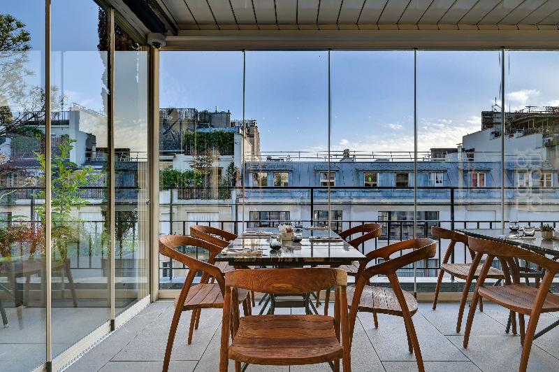 The One Alma Paris - Teras
