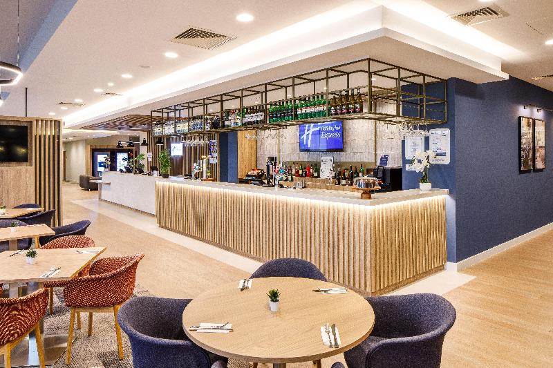 Holiday Inn Express London - Excel - Bar