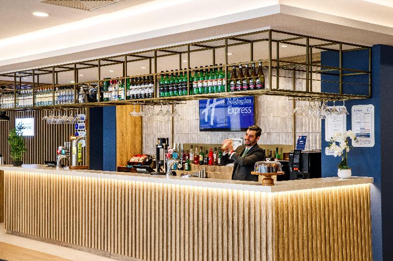 Holiday Inn Express London - Excel - Bar
