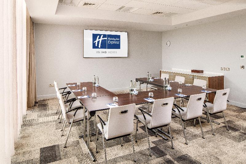 Holiday Inn Express London - Excel - Toplantı