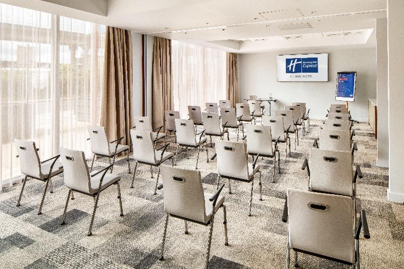 Holiday Inn Express London - Excel - Toplantı