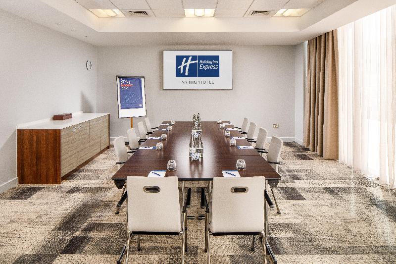 Holiday Inn Express London - Excel - Toplantı