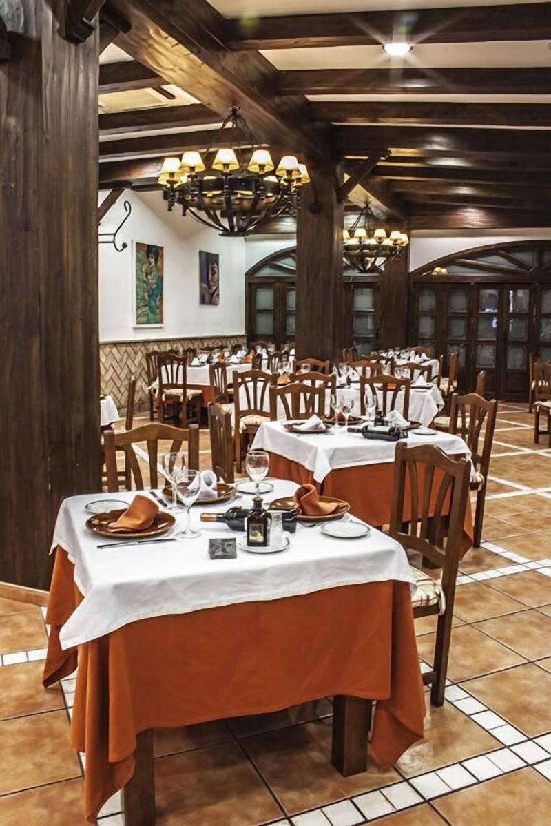 Hotel Asador Albenzaire - Restoran