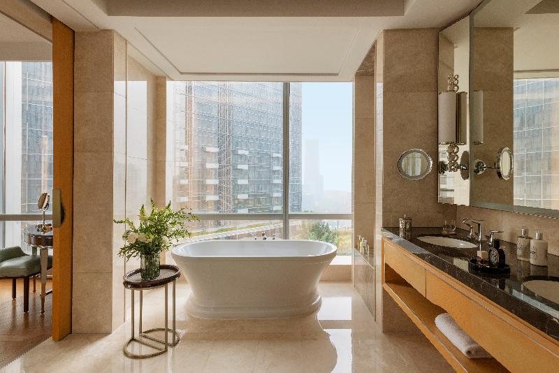 Raffles Jakarta - Oda