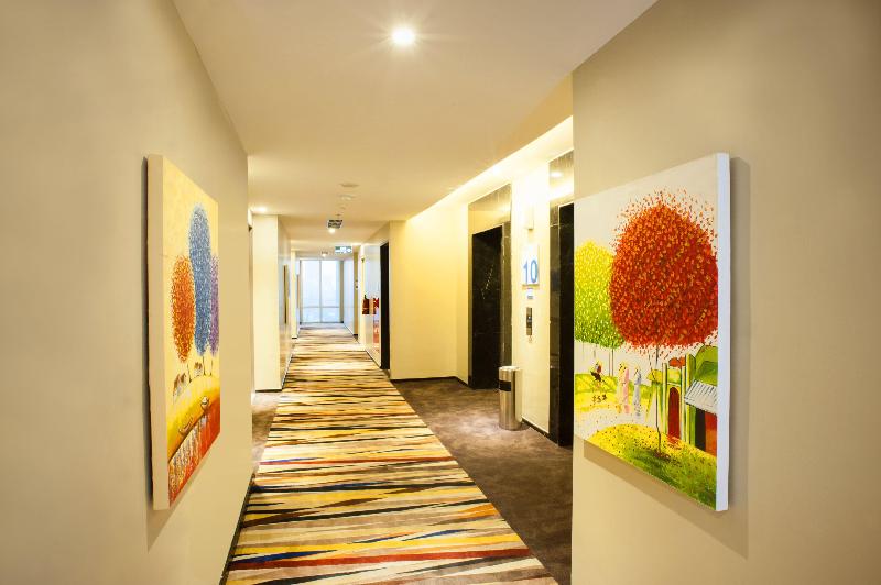 Holiday Inn Express Surabaya CenterPoint - Lobi
