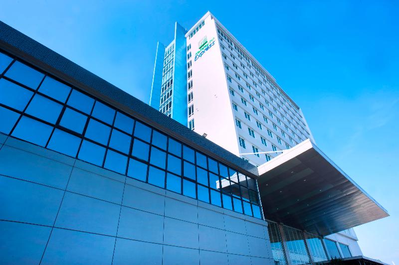 Holiday Inn Express Surabaya CenterPoint - Genel
