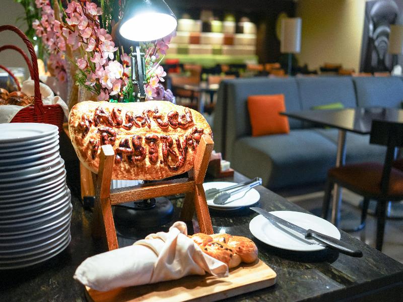 Holiday Inn Express Surabaya CenterPoint - Restoran