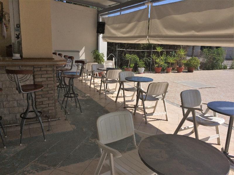 Captain's Studios & Apartments - Bar