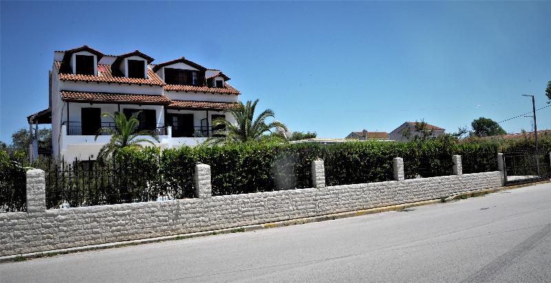 Captain's Studios & Apartments - Genel