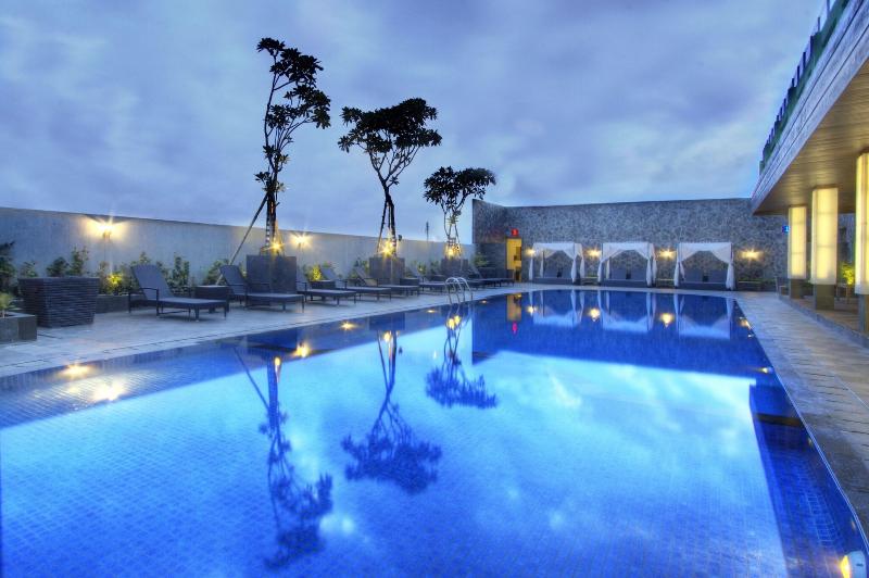 Whiz Prime Kelapa Gading - Havuz
