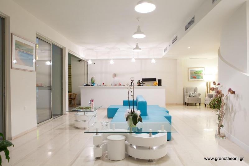 Grand Theoni Hotel Suites & Spa - Lobi