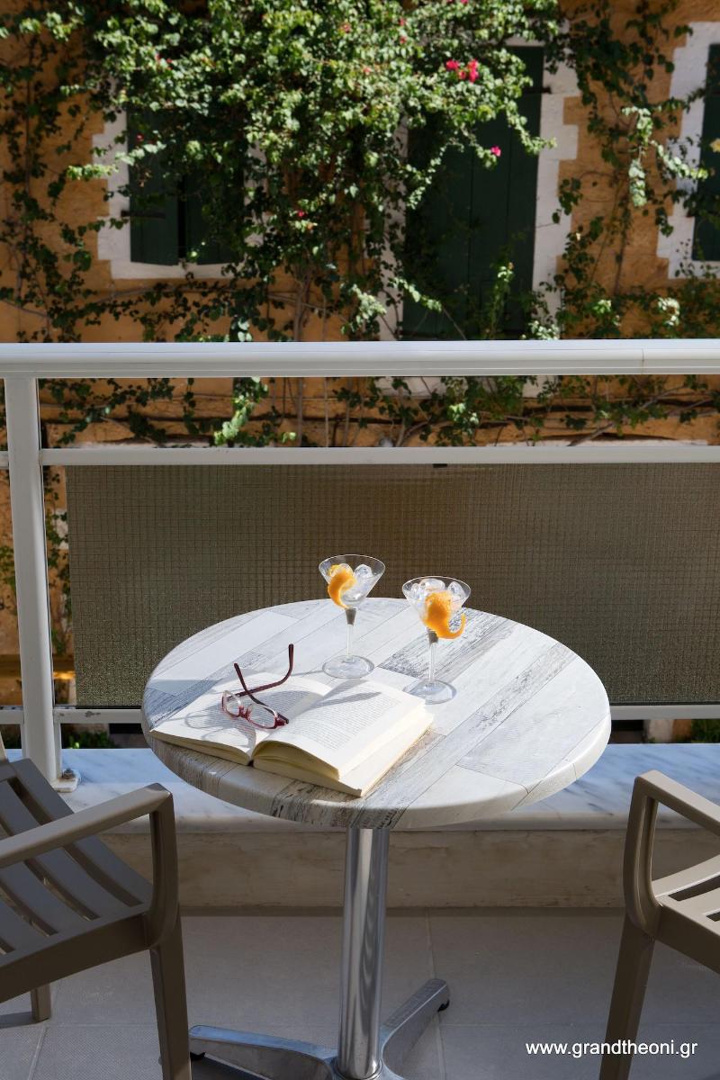 Grand Theoni Hotel Suites & Spa - Oda